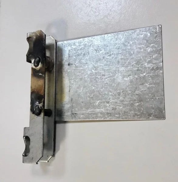 Контрпетля левая 210001001385 для дверки духовки ШЖЭ, ЭП, ЭШ в Москве